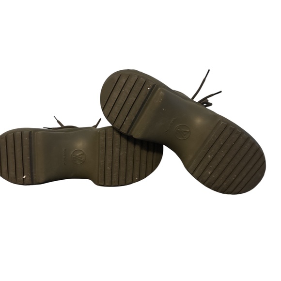 Louis Vuitton Women's Arclight Trainer - Picture 2 of 3